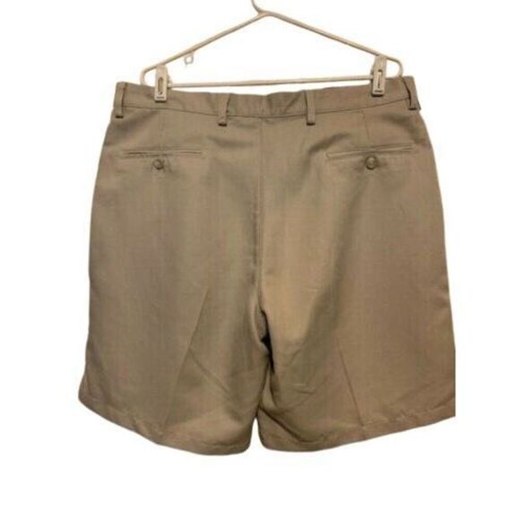 DOCKERS GOLF SIZE 38 BEIGE SHORTS - Picture 1 of 4